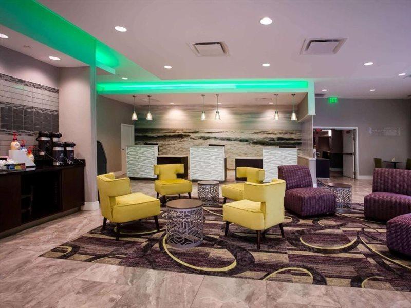 La Quinta By Wyndham Virginia Beach Exterior photo