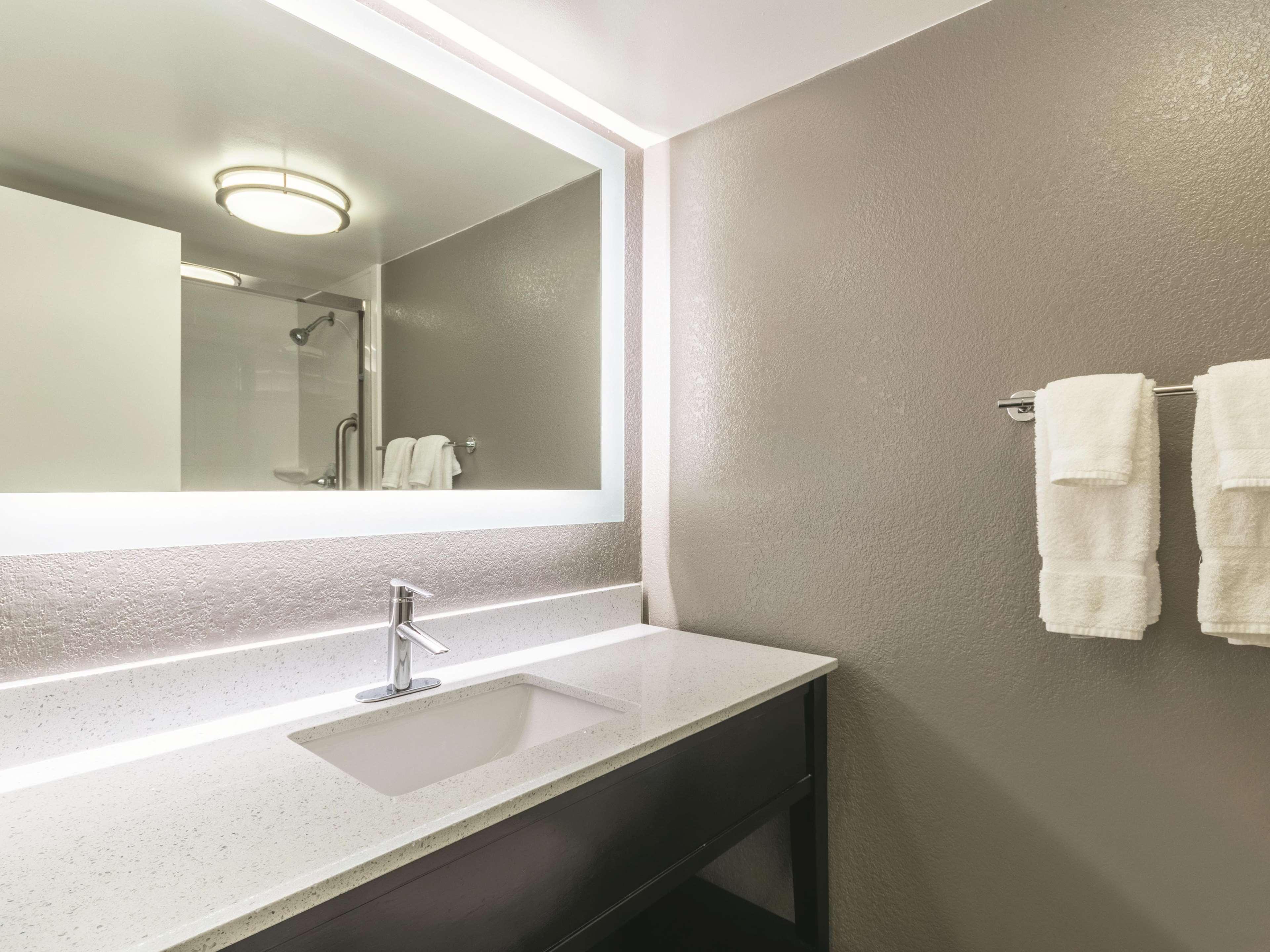 La Quinta By Wyndham Virginia Beach Exterior photo