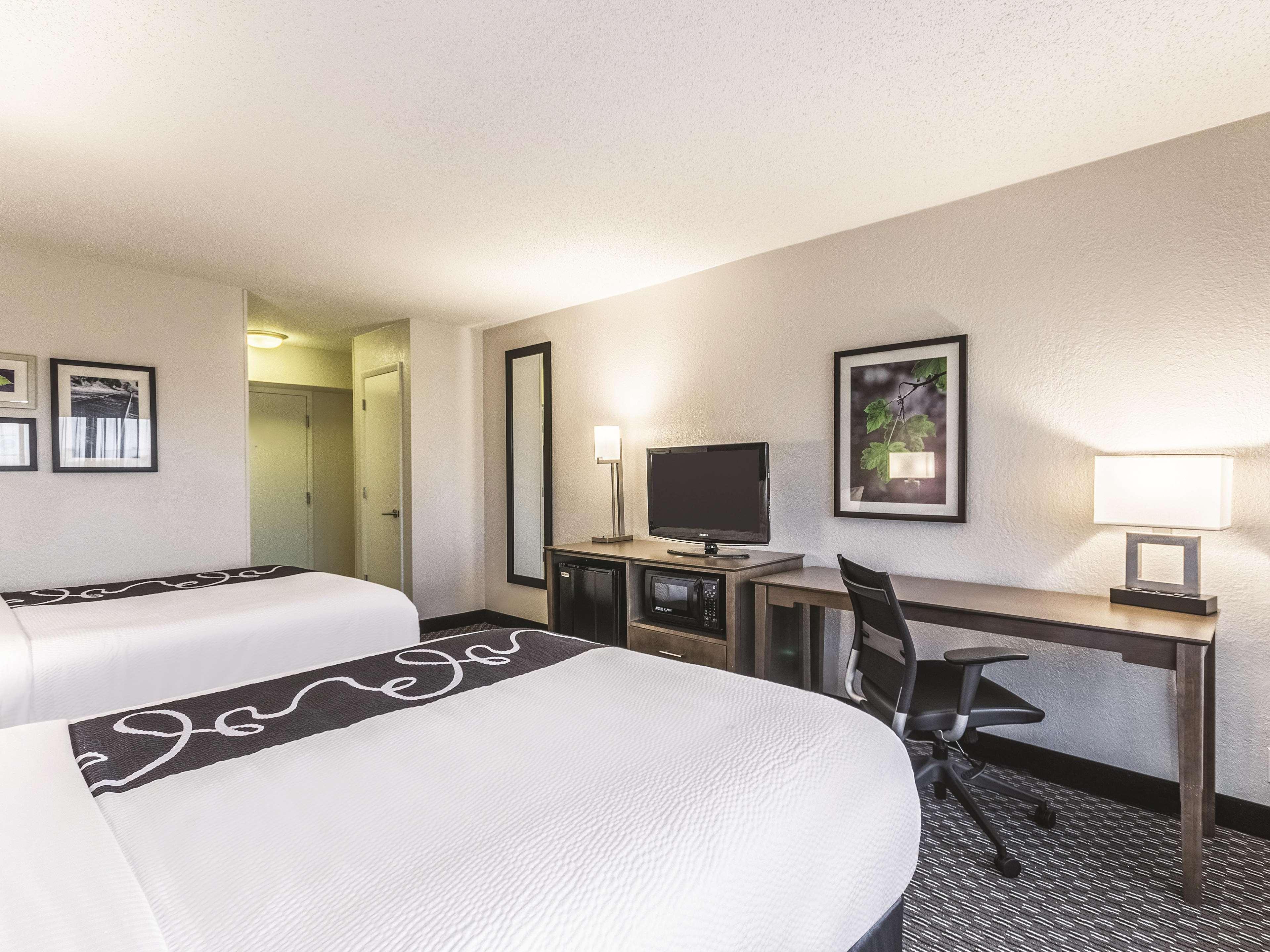 La Quinta By Wyndham Virginia Beach Exterior photo